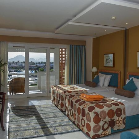 Pickalbatros Golf Beach Resort Sharm el-Sheikh Exterior photo A room at the Hilton Sharm El Sheikh