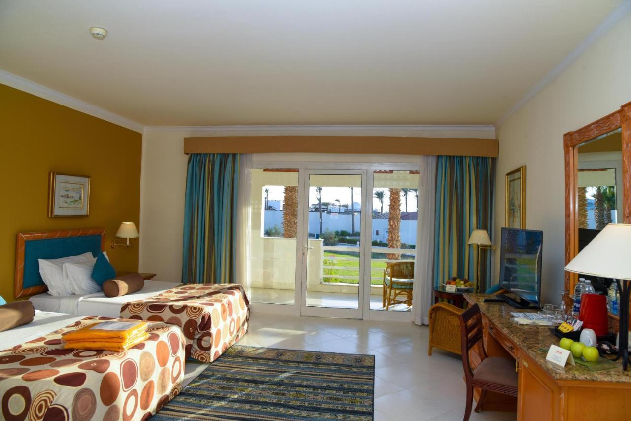 Pickalbatros Golf Beach Resort Sharm el-Sheikh Exterior photo A room at the Hilton Sharm El Sheikh