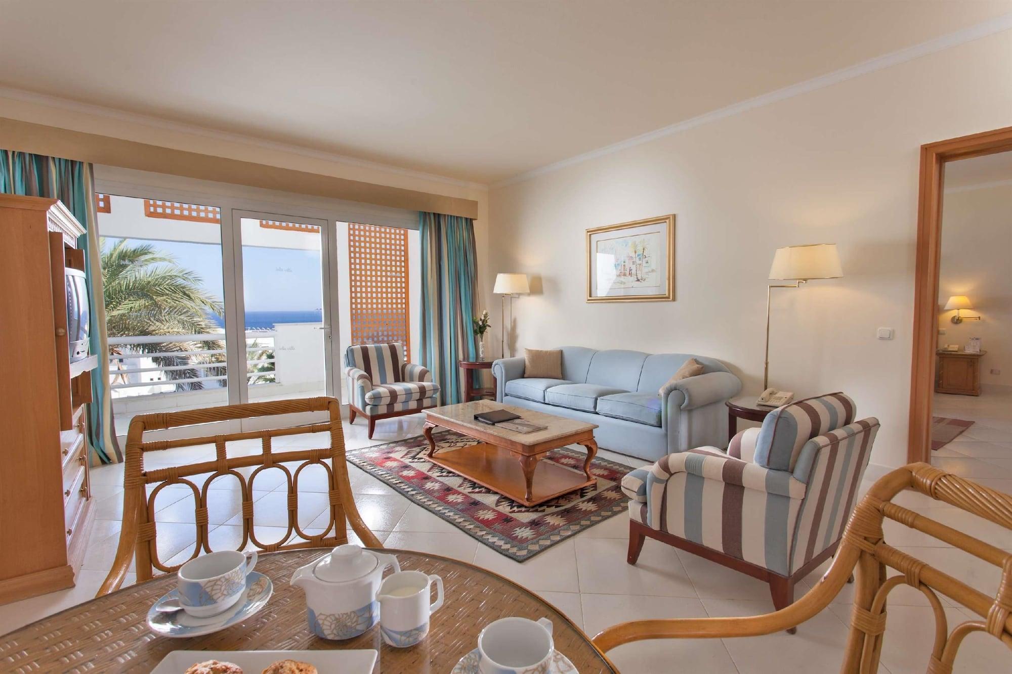 Pickalbatros Golf Beach Resort Sharm el-Sheikh Exterior photo A living room in a suite at the Hilton Sharm El Sheikh Resort