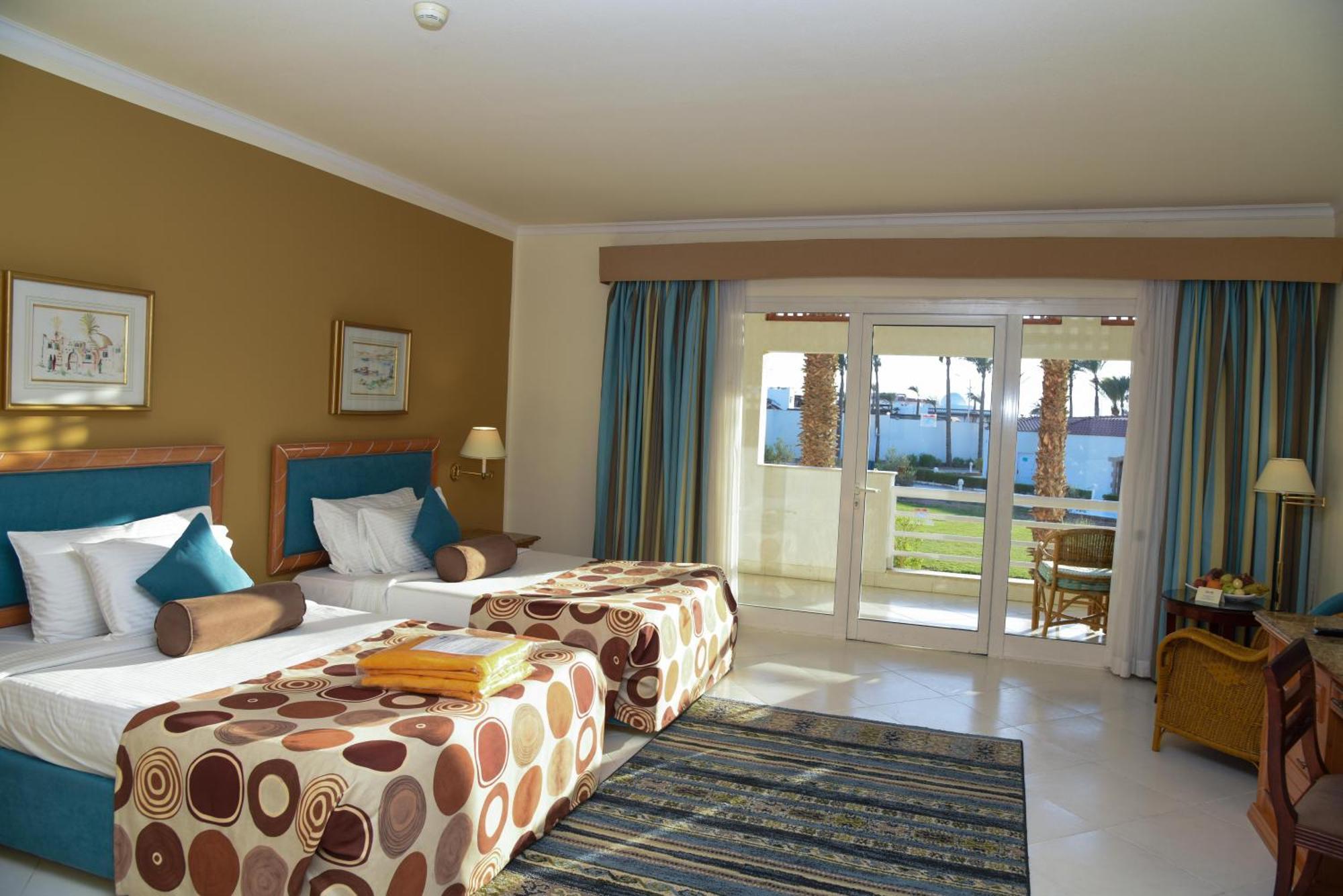 Pickalbatros Golf Beach Resort Sharm el-Sheikh Exterior photo A room at the Hilton Sharm El Sheikh